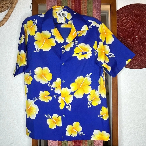 Hilo Hattie Other - Vintage Hilo Hattie Polyester Hibiscus Hawaiian Butoon Down size Large